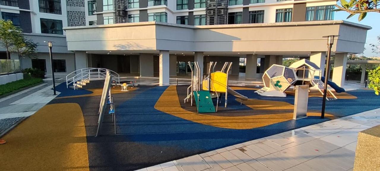 Santai Homestay سيبرجايا المظهر الخارجي الصورة